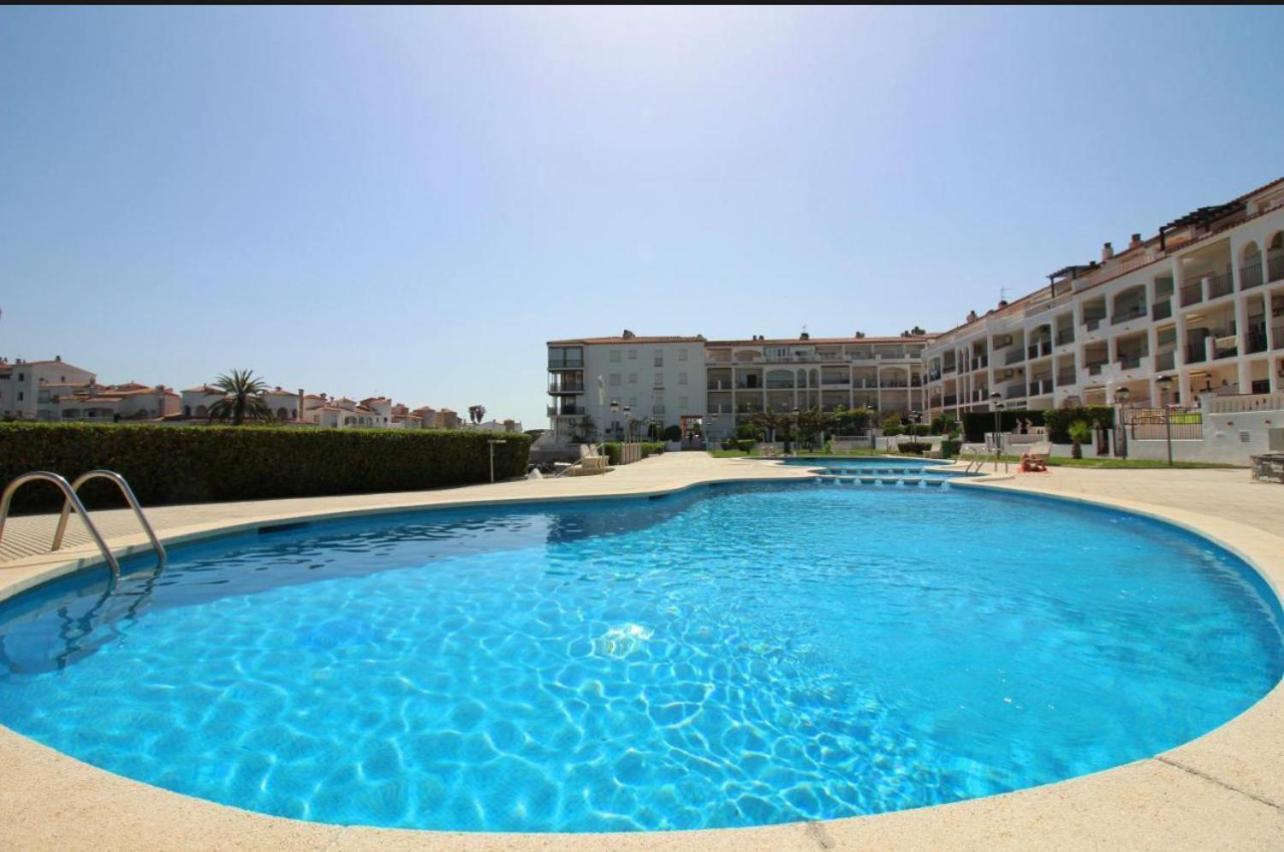 Apartamento Gran Lago Con Vistas Al Canal Empuriabrava Bagian luar foto