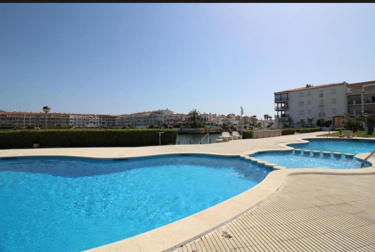 Apartamento Gran Lago Con Vistas Al Canal Empuriabrava Bagian luar foto